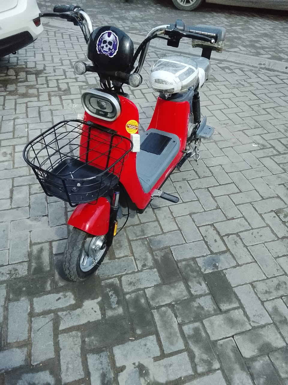 عليكم السلام عندي دراجه شحن اريد أبيعها مكان بغداد شارع المغرب السعر 350بيها مجال *********** واتساب
