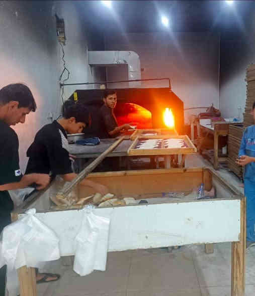 السلام عليكم 
فرن صمون حجري الداخلي كوره بناء والخارجي حديد متنقل متنقل للبيع ميسان كامل هو ومتفرعاته ***********
