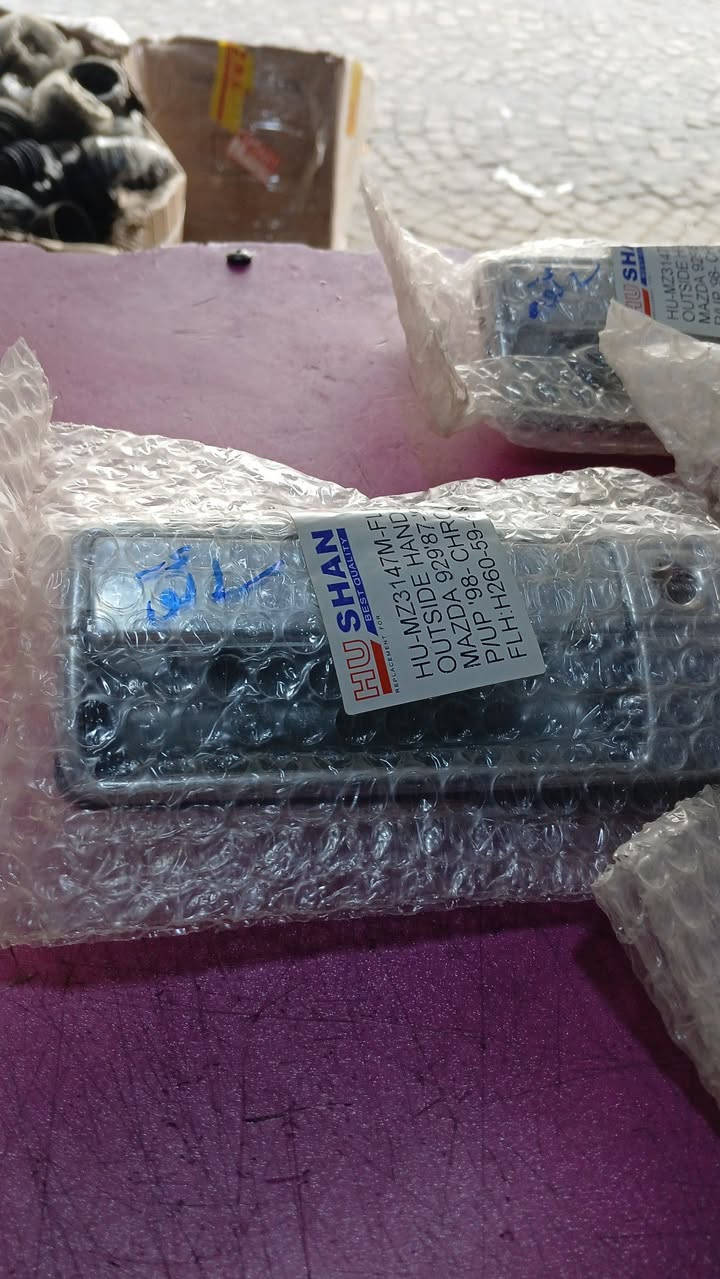 يدت باب سايق بونتيشا ويدت باب خلفي يميناماميه ٣٥ وخلفيه ٣٠ ***********
