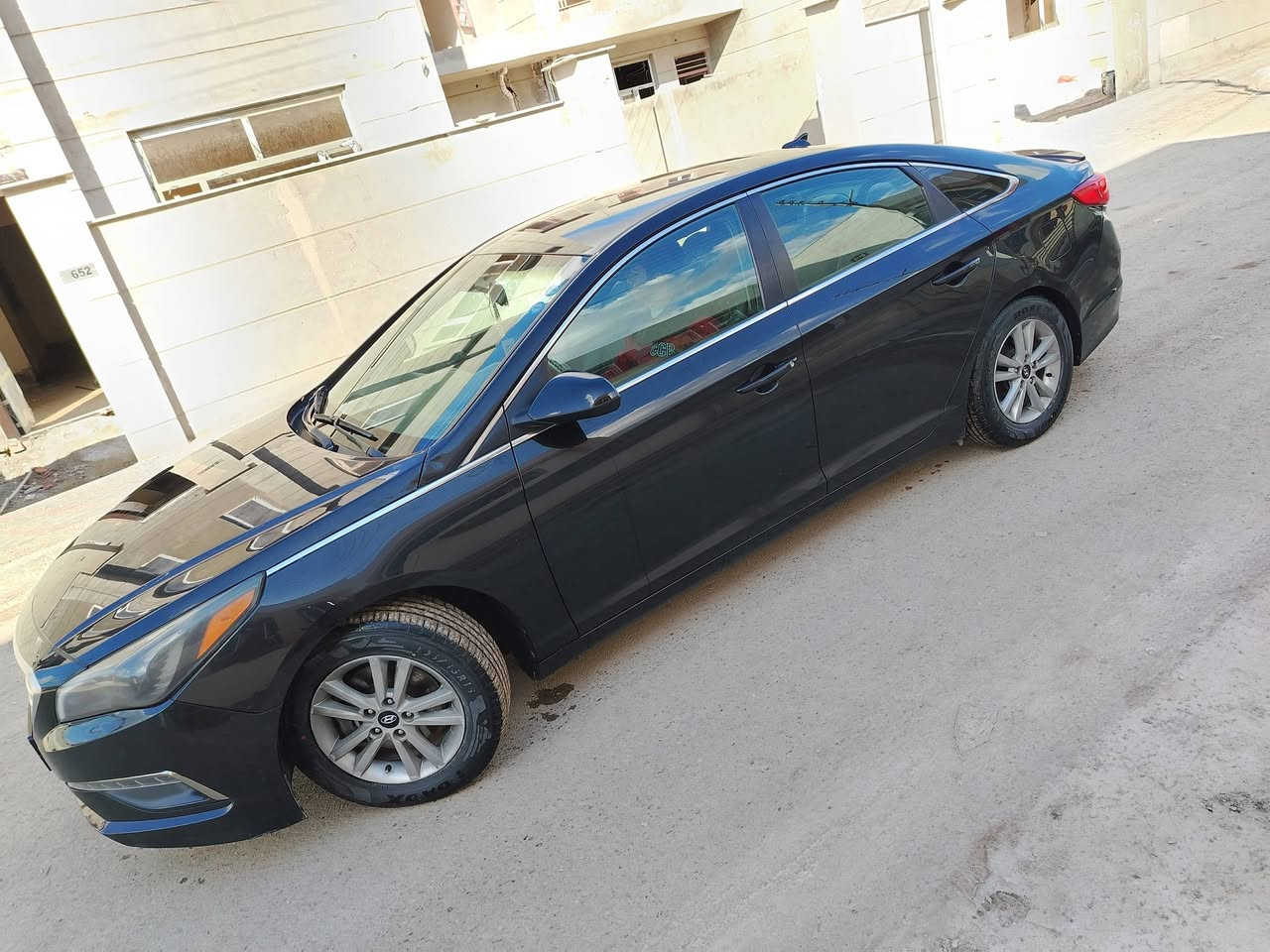 السلام عليكم للبيع سياره هونداي سوناتا 2016امريكيه ضرره جاملغ امامي يمنى بي صبغ والباقي ليبل واحد مكفول من الصبغ والضربه والتبديل السونارمرفق مع الصور  مواصفات السياره
اي بي اس مانع انزلاق السياره ماشيه 159 ميل قابل للزياده
كير مكفول
مكينه جديده
تخم تاير جديد
صدر امامي خلفي جديد
بطاريه جديده
تدفئه
تبريد ثلج تحكم ستيرن جهتين
شاشه تاب بلاديه
سنويه باسمي تنفذ سنه 2029
ودفئه وتبريد بالكشنات
ايرباكاتهه كلهه سليمه
لد. ليلي نهاري بلادي
السياره سعرهه 129 بي مجال 
 عنوان السياره بغداد ابي غريب.
***********
