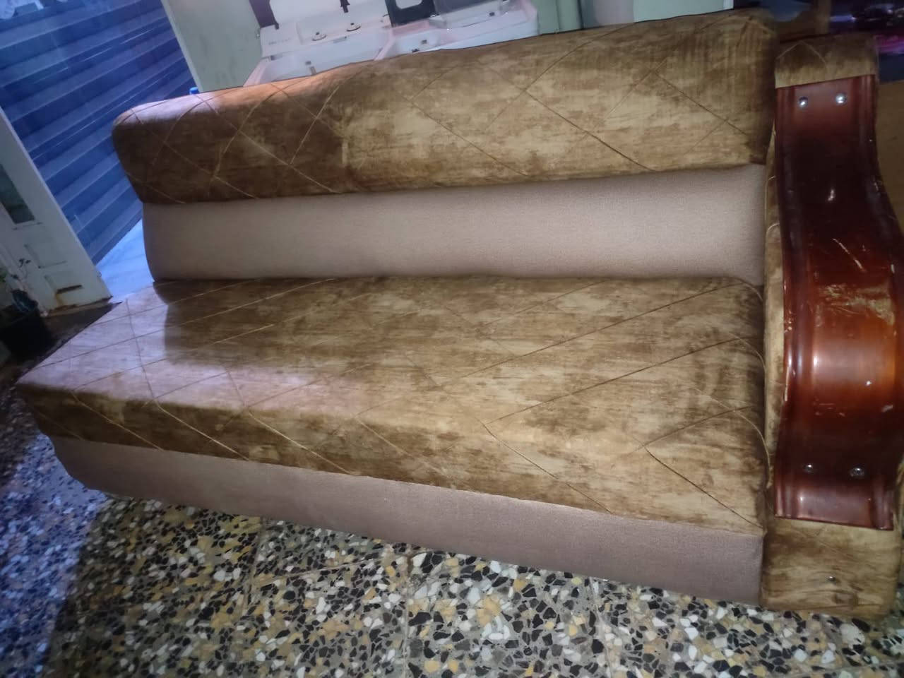 ديوان قنفتين نضيف جدا اخو جديد نجاره السعر 125 وبي مجال


**إذا كنت صاحب هذا الإعلان وتريد حذفه لأي سبب، رجاءا أرسل رسالة إلى الدعم الفني**