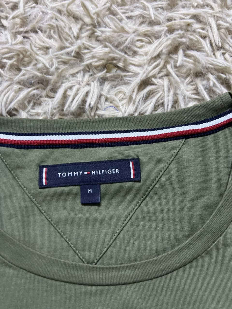 تومي 
قطعه اصليه 
قياس M 
العرض 50


**إذا كنت صاحب هذا الإعلان وتريد حذفه لأي سبب، رجاءا أرسل رسالة إلى الدعم الفني**