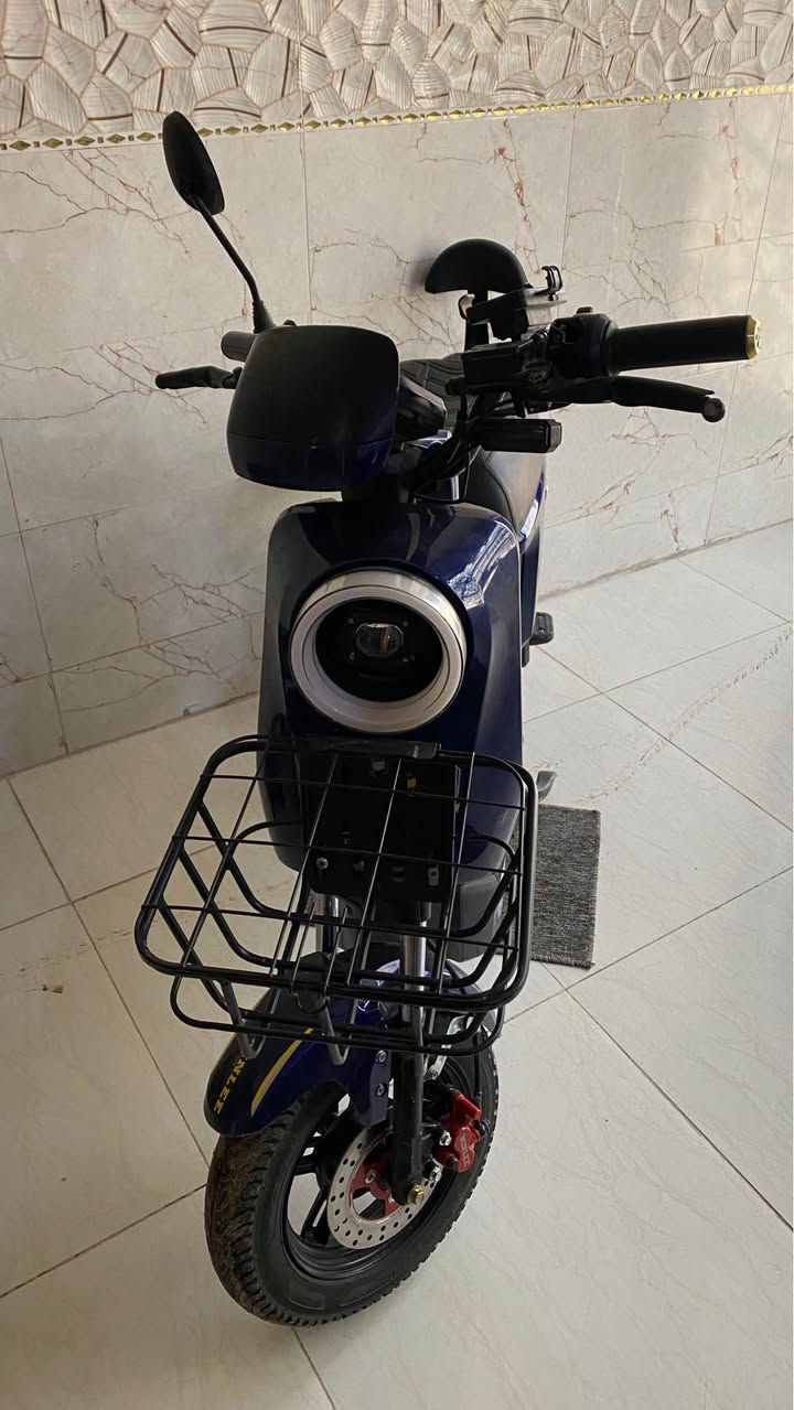 شحن R9 موديل 2026 شركه ونلي لون نيلي غامق
مواصفات الدراجه
خمس بطاريات 32 أمبير ونلي
اشاير يمنه يسره
كلوب عالي ناصي
نشرات اماميه خلفيه
نضام الR ليوره
يجي وياها سويجين كارتين وبصمه
استخدام تقريبا شهر لو شهر ونص
السعر 525
المكان البصره الجزيره الفيروزيه شارع 45
الرقم *********** شط العرب, البصرة
