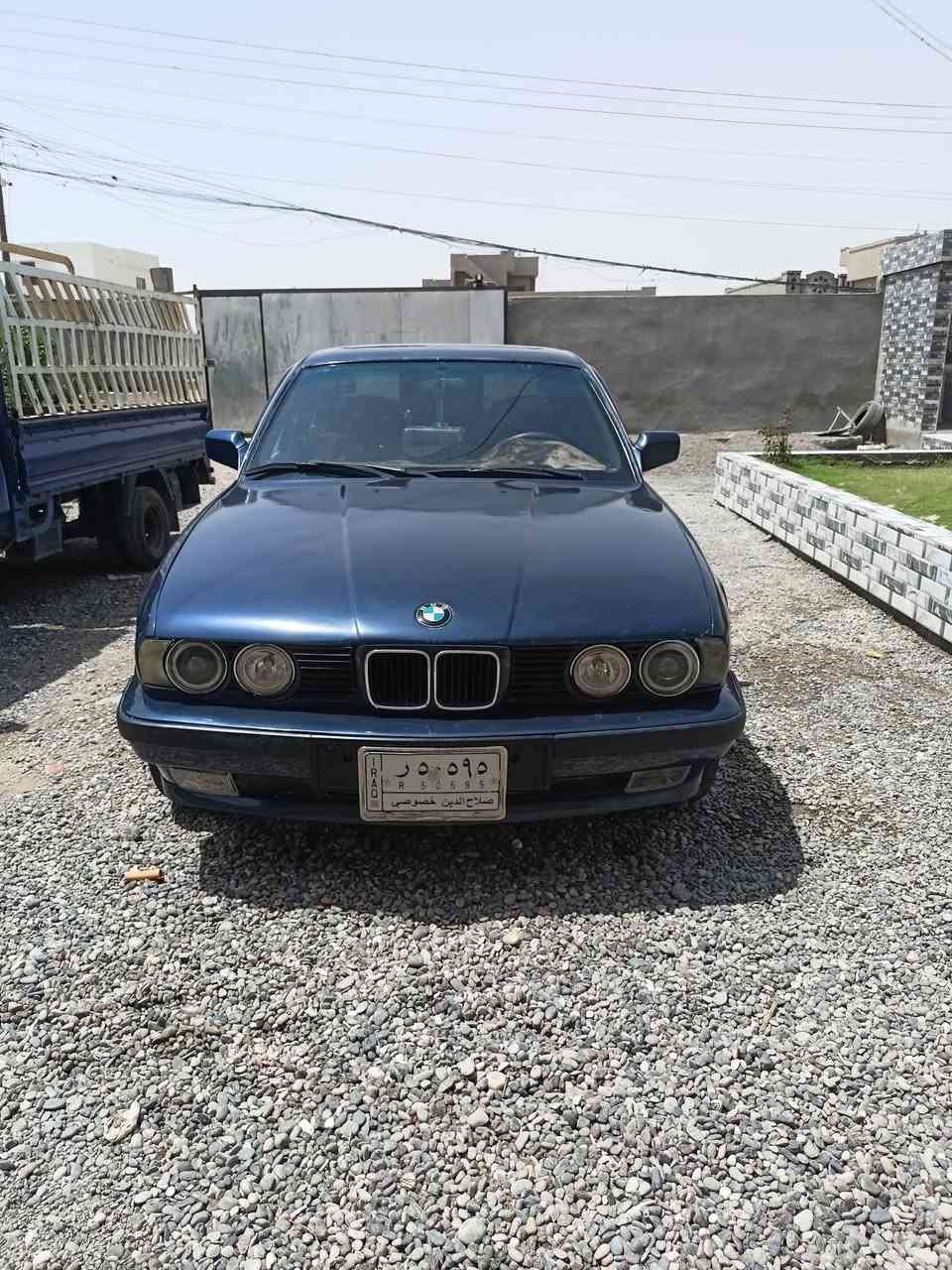 السلام عليكم520 BMWللبيع موديل 91 السياره كير ومحرك شرط كير عادي  محرك فل كهربائيات كلها شغاله تخم تاير صدر جدد السياره مصبوغه للجماليه  بدون  خياس و بدون ضربه مسجل شاشه لايت زينون اصلي باتري جديد رقم صلاح الدين الماني السعر38 وبيها مجال قليل الشراي *********** متواجد عالفيس مكاني كياره
