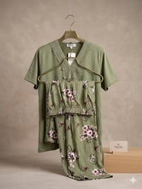 متوفر • ملابس