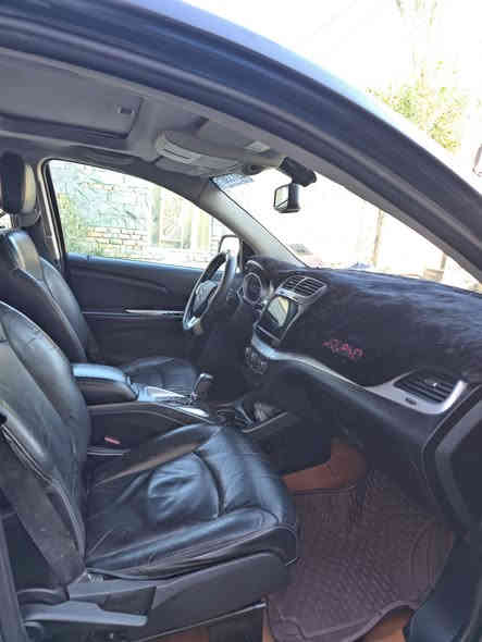 سيارة جورني ٢٠١٦ فول على اخر حبايه فئة RT محرك ٦ سلندر وسبعه راكب السياره السعر ١٦٠ وبيها مجال للشراي او مراوس رقم هاتف ***********
