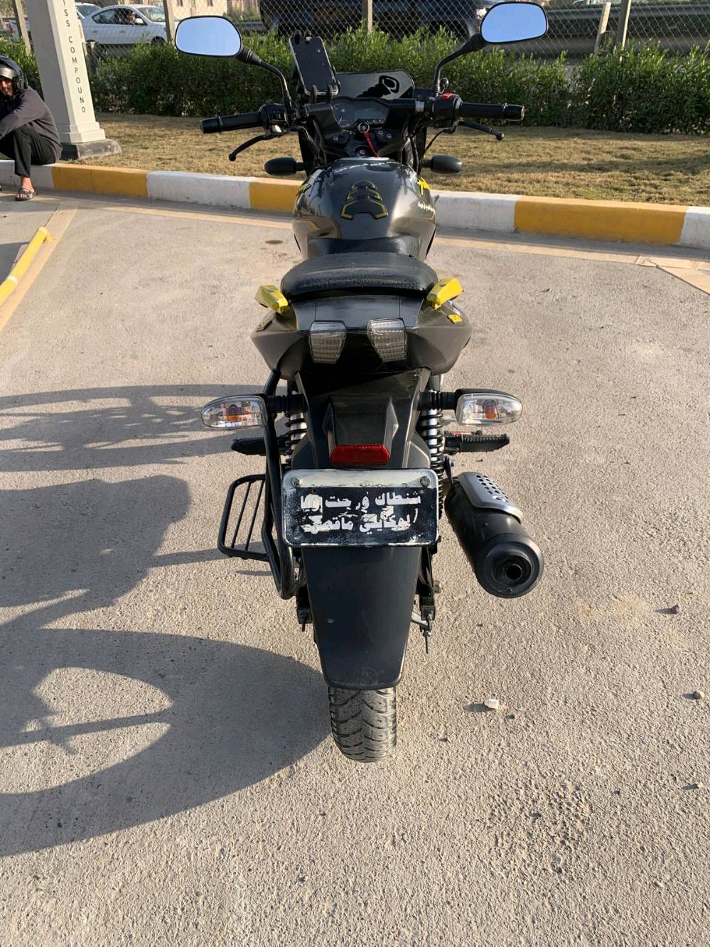 سلام عليكم للبيع دراجة بولسر نيون 150
كير رياضي نمرة جوة  وال N بل النص والباقي ليفوك
كل كهربائيات شغالة 
هورن 
لايت عالي ناصي 
اشاير
بك لايت
بريكات خلفي خياط بل المكان 
والأمامي نفس الشي 
تانكي 15 لتر
نوع الدهن ليكي مولي 
دراجة حلوة ونضيفة أمانة الله علة ايدي 
غراضهة موجودة عند شركة بغداد بايك
مكاني بغداد الغزالية هذا رقم تليفوني وبي واتساب ***********
