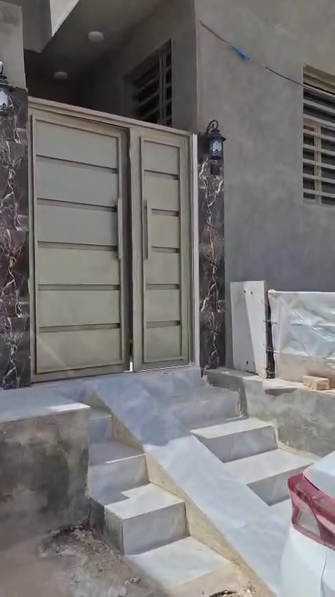 بيت للبيع مساحة 106مترحي الزيتون بناء جديد كونكريت واجهة 7وربع طابق ونص 2نوم 2صاله استقبال مطبخ وصحيات السعر 85 يقع على شارع 30متر للاستفسار ***********
