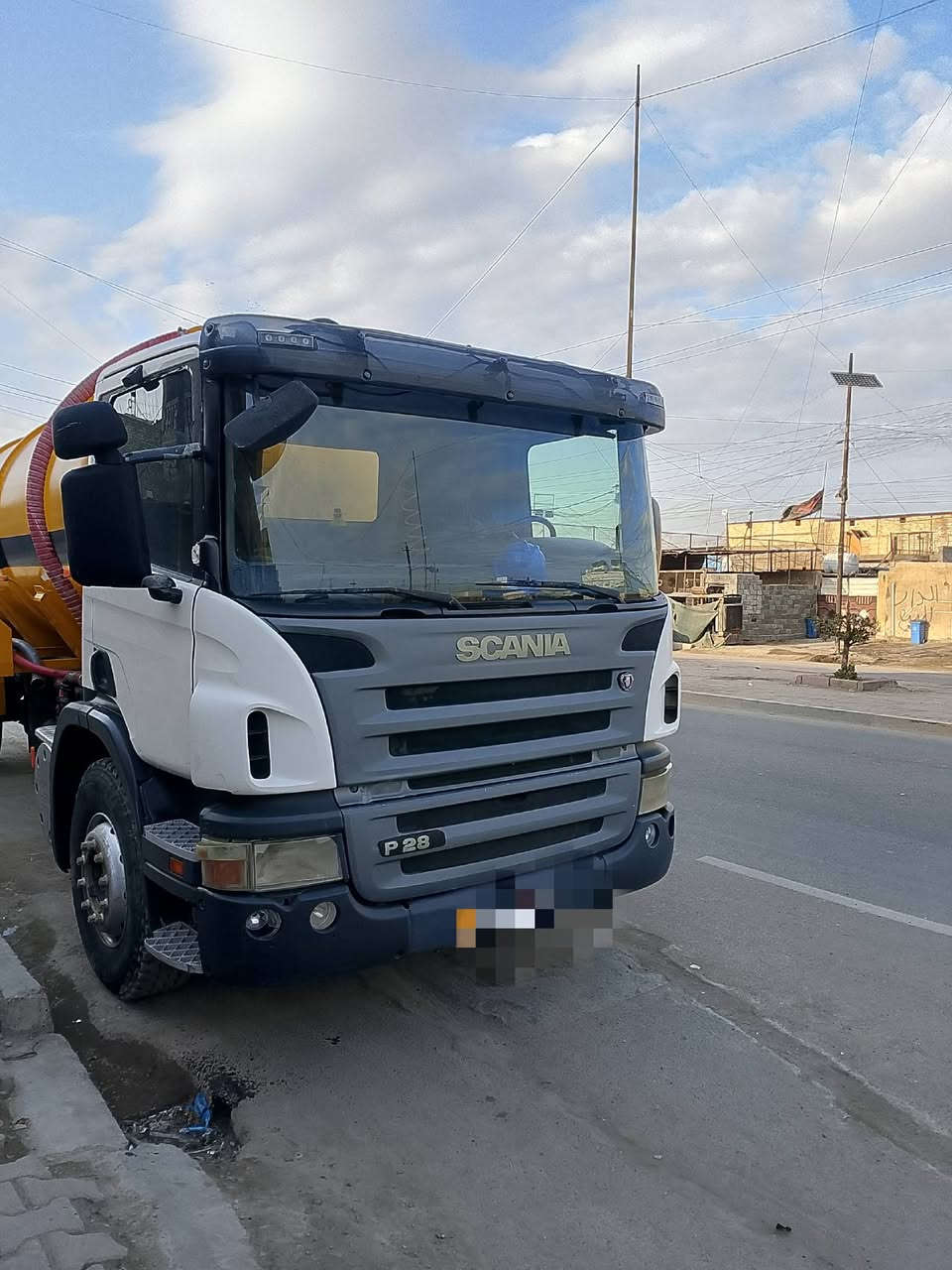 للبيع اسكانية موديل 2009 مكينة 5 بستم جديدة رقم بصرة ابيع شاصي وبيع كاملة ألاسفسار ***********
