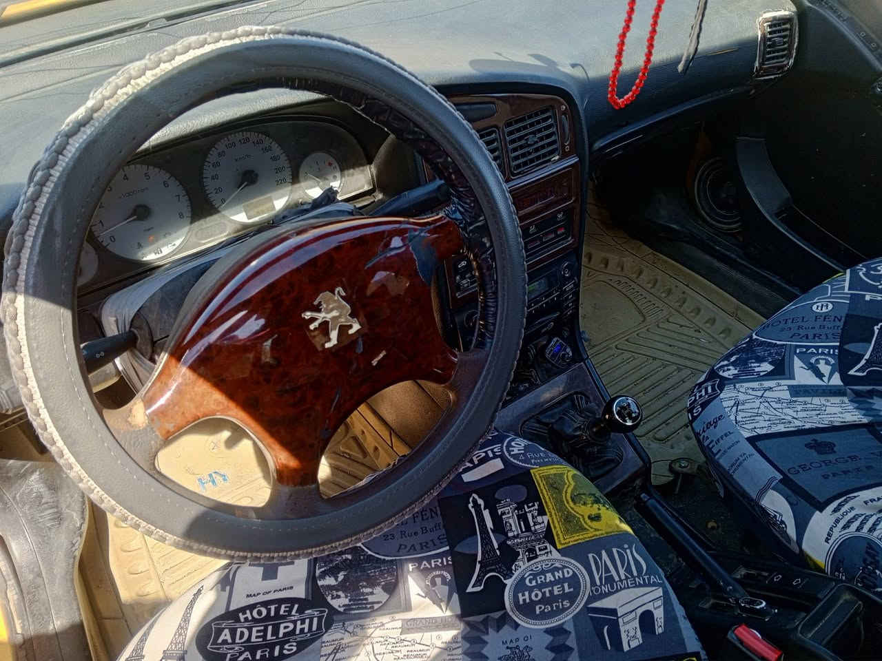 بيجو بارص 2010 مكينه فرنسي وكير بلكارتون
حداديه جديده 
كهربائيات كلها شغاله  مسجل سماعات جيكات كله شغال 
تايرات نص عمر  
سنويه منتهيه ب21 
هيئه 400 مطلوبه 
راعيها موجود ويريد مداور 
ابيع بس راعي ومداور فقط 
السعر 18 وبيه مجال  
مكانها سماوه ورقمها مثنى 
***********
