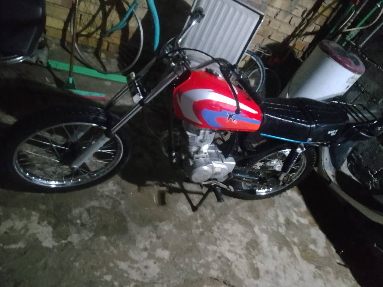 السلام عليكم دراجه للبيع دراجه موديل 14اورق اصولي مكينه ستوني مبدل بوش وبسمت ودشالي كله جديد اصلي السعر 375وبيهه مجال الستفسار 👈🏻*********** فيس ابد مارد
