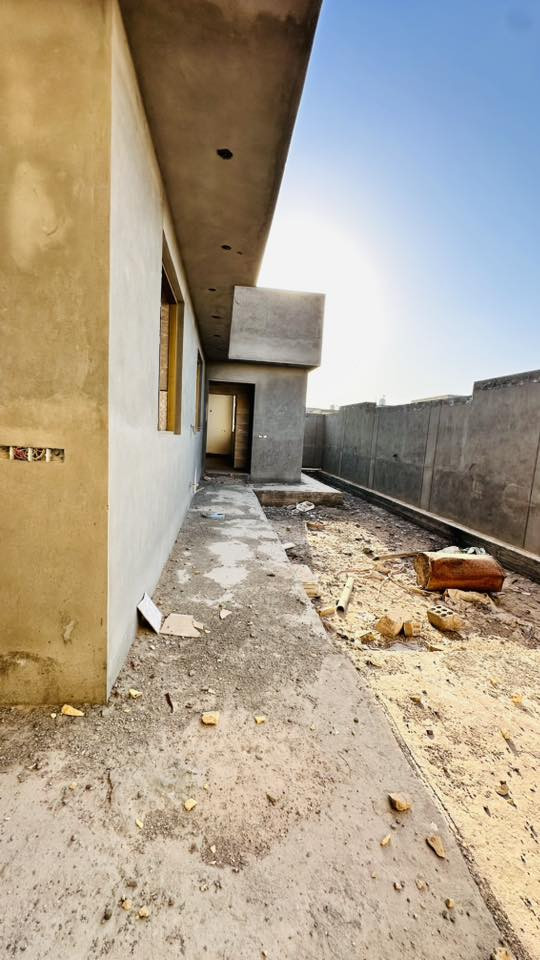 السلام عليكم
بيت بنسبة انجاز ٧٥٪؜ في البكرلي حي الفنانين خلف بيت القاضي
المساحه ٤٠٠ متر مربع
يحتوي على 3 غرف نوم بالطابق الاسفل
و غرفه بالطابق الاعلى
البيت سيراميك مطبخ و صحيات و بياض جدران كامل و لبخ على كامل محيط البيت
البناء حديث
للتواصل : ***********
