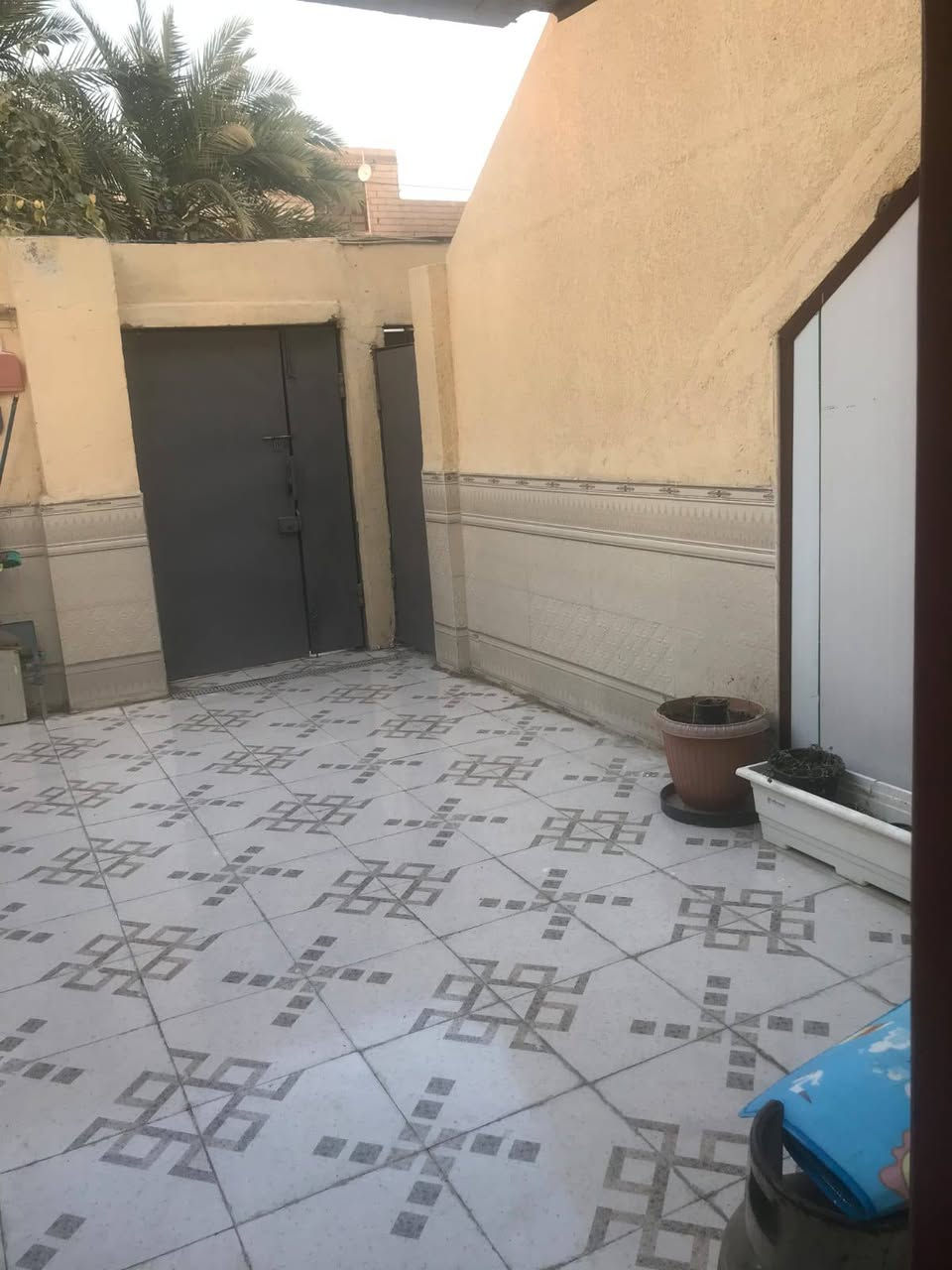 🌺 #اعلان_رقم_٨٦🌺
🏘️(بيت للبيع )🏘️
💁‍♂️#الموقع : الصالحية قرب مدرسة تبوك الابتدائية
⬛ #المساحة: 1٠٠م واجه ٥م⬛
🏵️ #تفاصيل_البيت: 🏵️
🔹🏘️ العقارطابقين عكاده مشتمل وشقة 🏘️ 🔹
الطابق الارضي يتكون من غرفة كبيرة مطبخ  صالة  واستقبال وصحيات داخلية وخارجية
الطابق الاول #شقة يتكون غرفتين وصالة وصحيات
السعر ١٤٠ بيه مجال للشراي
⭕ #للاعلان عن العقار الخاص بك او للمزيد من الاستفسارات مراسلة الصفحة على الخاص او الاتصال على :
🌺 سعد البدري *********** 
لنشر طلبات البيع والشراء الدخول على كروب رابط المكتب..

https://m.facebook.com/groups/490297985477784/permalink/494624568378459/
@متابعين @الجميع
