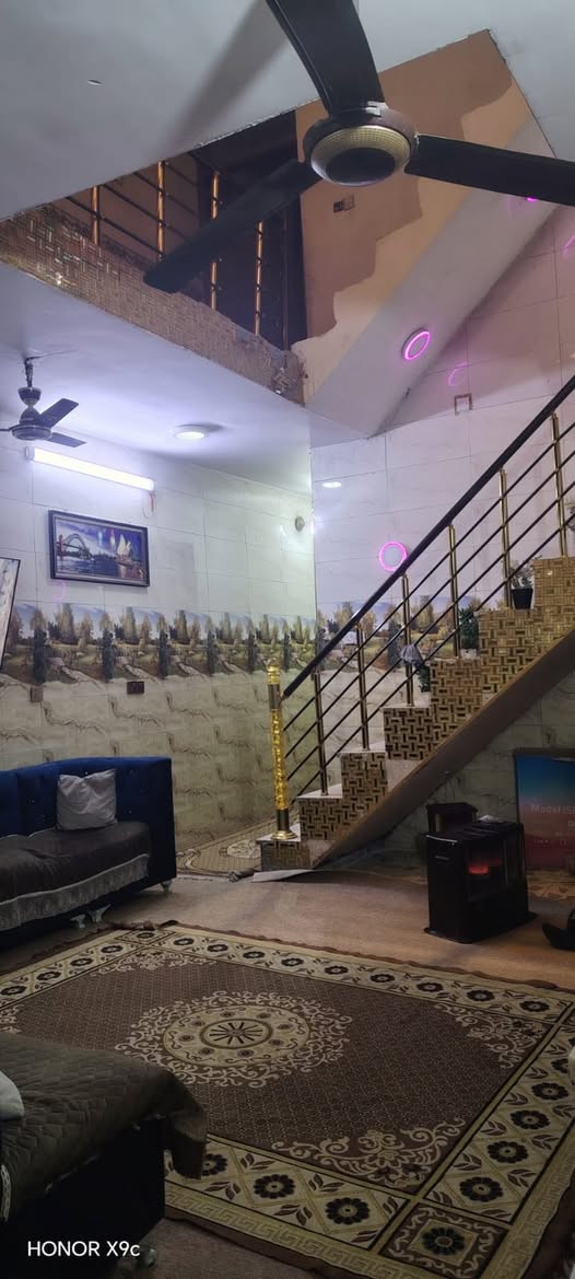 السلام عليكم دار البيع المساحه 100م بيت نضيف طابقين يحتوي عله ستقبال وصاله +3غرف نوم +3حمام+مطبخ حار +البيت تصميمه 3طوابق مطلعله درج ثالث عنوان
الدار بغداد الشعب نهايت شارع صحه زراعي سند 25 موقعه حلو بصف ركن السعر 140وبي مجال رقم ***********
