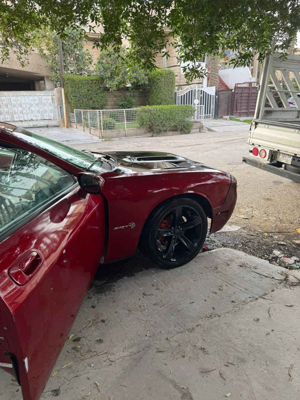 جالنجر 2010 السيارة جاهزة صدر تبريد تخم تاير جديد كهربائيات فقط السيارة بيها جراد بالقمارة وقبغ الجنطه حادثها فقط جاملغ خلفي 
السعر 90 ورقه وبيها مجال بسيط 
مكاني بغداد المنصور 
*********** بغداد, العراق
