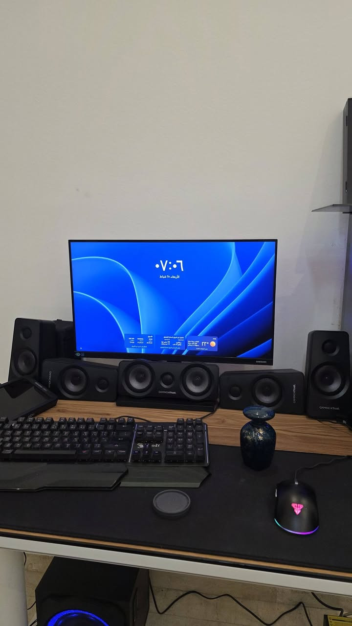 للبيع
كوراي   5 جيل 12  
RTX3060TI 8GB
رام 16 
M.2 500GB
HDD 1T
SSD 240GB
SSD 128 GB 
شاشة سامسونج قياس 24  1080 
سستم صوت 6 سماعات 
UPC اون لاين يشغلها نص ساعة
***********
