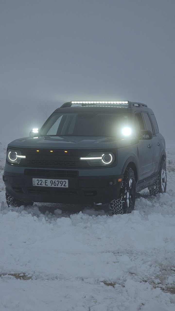 🔥🚙 للبيع / Ford Bronco Sport 2021 – First Edition فل كامل 🚙🔥
إذا تريد قوة + فخامة + اعتماد فهذا البرونكو إلك 👌
فئة First Edition النادرة مو أي برونكو.
📌 الموديل: 2021
📌 الفئة: First Edition (أعلى فئة)
📌 الممشى: 88 ألف مايل
📌 الدفع: AWD دفع رباعي متقدم دبل كلاج
📌 المحرك: 2.0 تيربو EcoBoost (قوي ومجرب) 250حصان
📌 القير: أوتوماتيك 8 سرعات
💎 المواصفات (فل ما ينقصه شي):
✅ فئة نادرة وما موجودة هواي
✅ دفع رباعي متقدم مع ديفلوك خلفيAWD
✅ GOAT Modes=  (وظعيات القيادة 7 )
✅ جلد بني فاخر خاص بالـ First Edition
✅ مقاعد كهرباء + تدفئة
✅ شاشة كبيرة
✅ تايرات BFGOODRICH اصلي
✅ Apple CarPlay & Android Auto
✅ صوت Bang & Olufsen الأصلي
✅ فتحة سقف بانورامية
✅ تشغيل بصمة و عن بعد + دخول ذكي
✅ كاميرا أمامية + كاميرا خلفية
✅360 حساسات 
✅ رادار + المحافظة على المسار
✅ مانع تصادم
✅ LED
✅ جنوط خاصة بالفئة
✅ نظام نزول وصعود جبال
✅ سيارة سفر وبر، ثابتة ومريحة
🛠 الحالة:
السيارة جاهزة و نظيفة 100%
استعمال شخصي 
نظيفة
سويت سيرفس كامل
 حادث (جاملغ و باب خلفي جهة السايق)
📍 الموقع: (دهوك و اربيل)
💰 السعر: مجال(209$)
📞 للتواصل: (***********)
رقم شاصي
 3FMCR9F93MRA13095
🚨 تنبيه:
الـ First Edition نادر بالسوق
واللي يعرف البرونكو يعرف قيمته 👌
الجاد فقط.
