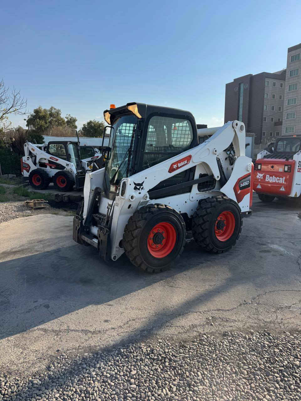 شفل بوبکات  حجم  s650  مودیل  2022   تبرید بارد حار بلادی  هالفرو  1800ساعە ماشیە   سعر  390$ورقە   مجال   مکان اربیل   ***********   واتساب
