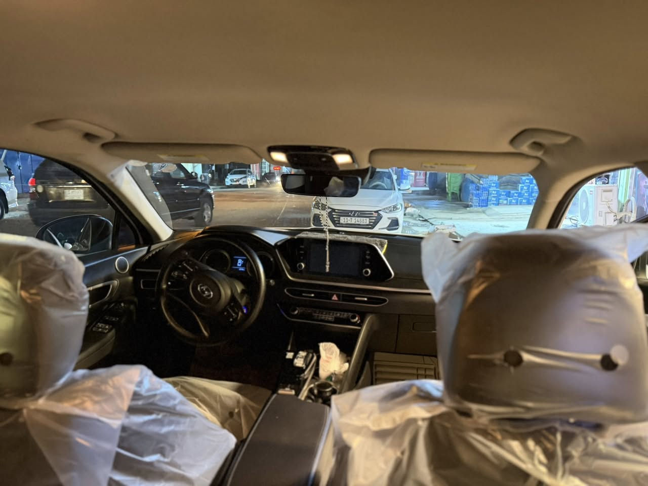 سلام عليكم سوناتا٢٠٢٢ سياره بدون حادث  موجوده صورت حادثه ماشيه ٥٦ كفاله من الصبغ مكينه كير حداديه تخم تاير كله جديد شرط الفحص سياره مال بيت لاستفسار ***********
