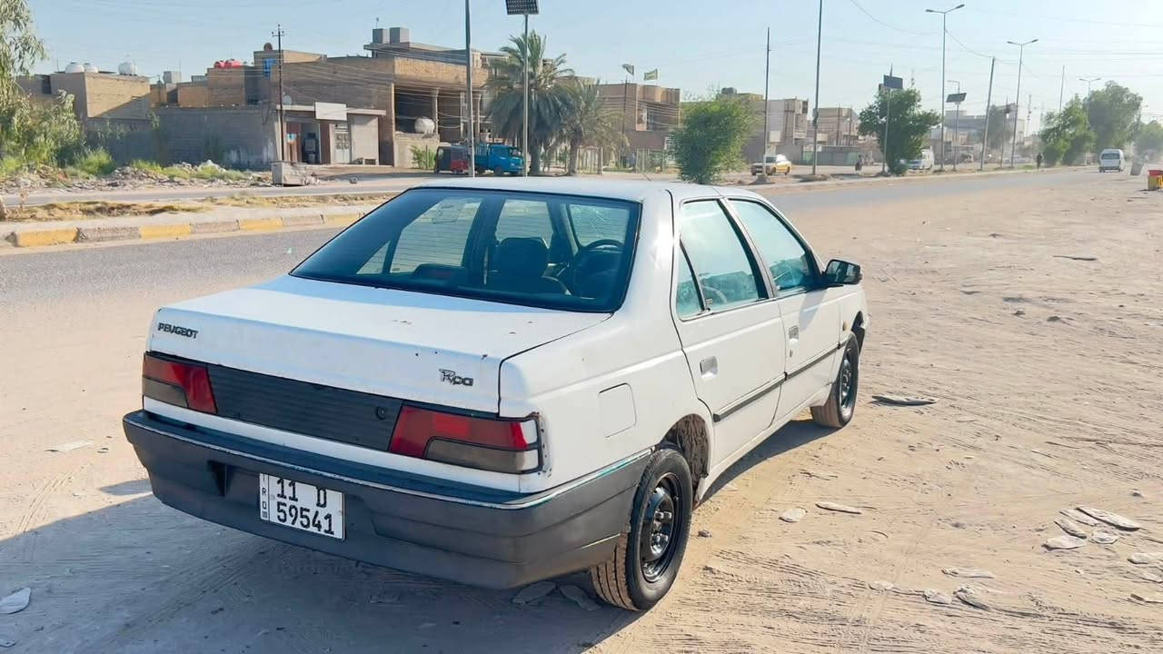 السلام عليكم بيجو روئ ٢٠٠٩ رقم بغداد انكليزي مكينه كير بحاله جيده حداديه جيده تأيرات نظيفه السعر ٢٧ ورقه *********** بيها نواقص تبريد وجامه اماميه واحد من جاملغات يرادله ترتيب
