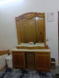 اخوان عندي غرفت نوم احطاطه عراقي فول نضافه وبعد وياها ميز احذئه وصفاحي...