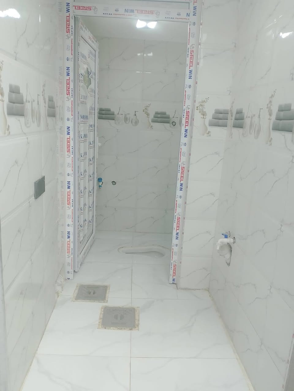 #دار_للبيع_للبيع
الموقع حي الانتصار شارع 60 مقابل مول تبارك
مساحه 110 متر
الدار متكون غرفتين نوم وهول ومطبخ واستقبال وصحيات وبيتونه
سند طابو الزهور شرط التحويل ملك صرف
بناء حديث
السعر 68 وبي مجال
للتوصل والاستفسار
***********
***********
