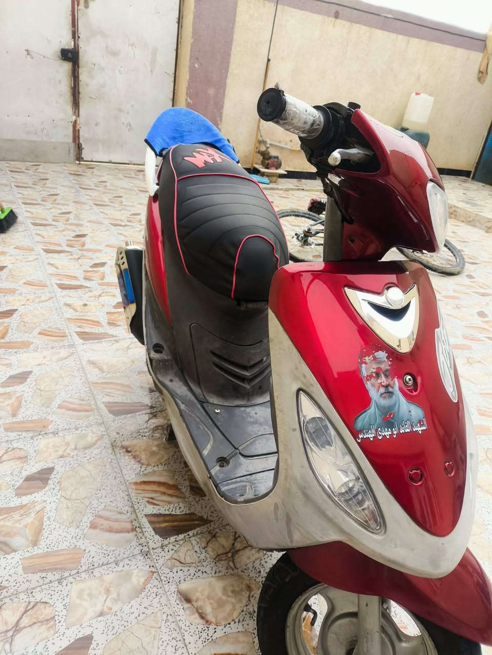 السلام عليكم دراجه للبيع صرلهه شهرين طالعه من الرمبه وصار ضرف واريد بيعهه مثل ما واضحه بل صوره كفرات تجار واكو اصل دراجه سلف وهندر ما مفتوحه تجي تخضهه  لي مصح السعر 750 وبيهه مجال قليل المكان العماره ابو رمانه خاص ما متواج ***********
