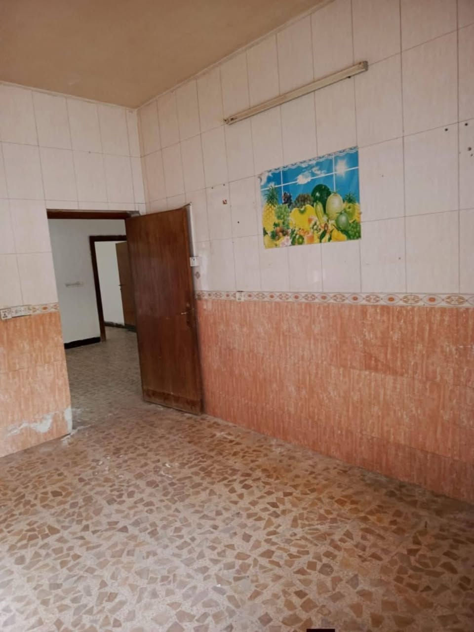 دار سكني #للايجار

موقعه #حي_الضباط_الثانيه
شارع ااوكفه مقابل مطعم اربيل

يحتوي الطابق الاول علئ غرفه نوم وصاله ومطبخ وصحيات واستقبال وطارمه كبيره
يحتوي الطابق الثاني علئ غرفه نوم

 #للاستفسار اكثر 
#واتساب_اتصال_***********
أو مراجعه مكتب السند للعقار الكائن في الجزائر شارع المطاعم مقابل مدارس التفوق الاهليه
