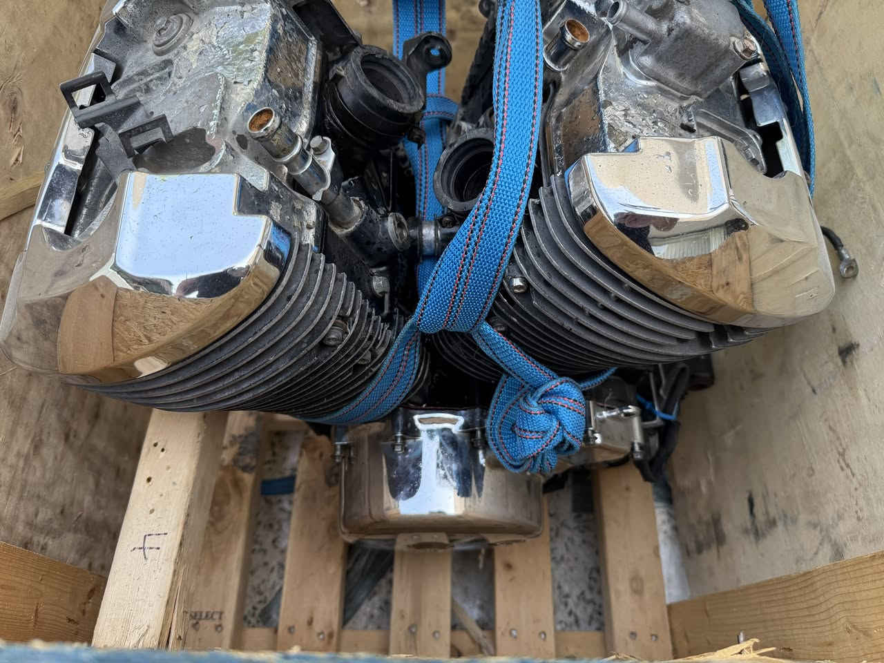 كباتنا الأعزاء تحية طيبة. للبيع قطع غيار وتزويد شادو ٤٠٠

１.  محرك شادو ٤٠٠ شرط ما مفتوح وصوته موضح بالفيديو السعر ٤٥٠ ألف.

２.  جنط خشب ومغلف جلط أصلي ويه بك لايتات شغالة السعر ١٥٠ ألف.

３.  تايرات (زوج كامل ولا يباع مفرد) الخلفي برجستون والامامي دنلوب ياباني أصلي والنظافة مبينة بالصور السعر ١٥٠ ألف.

４.  ظفيره ٢٠٠ ألف.

 

للتواصل: 

***********

 ***********

***********

التوصيل لكل المحافظات مجاني.
