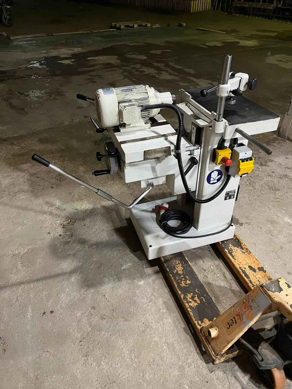 منقار متحرك ايطالي شرط الضمان اي عيب ما ابي شراي يخابر ويدلل ***********
