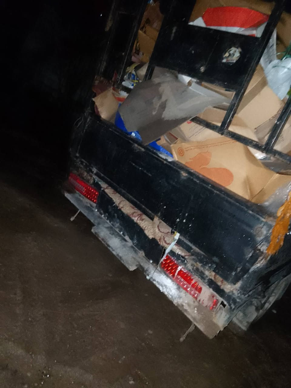 السلام عليكم ستوته للبيع 2014 ستوته مكفوله كفاله عامه شاصي الشرط ماكينه شرط السعر 650 وبي مجال قليل حك الجيه***********
