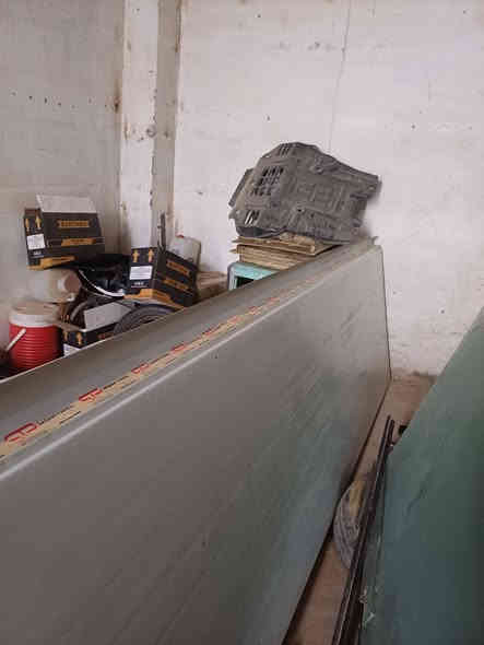 سلام عليكم  شباب  عندي جام خانة ستة جامات عرض الجامة متر وعشرة وطول مترين وعشرين كاملات هنة وقواعدهن  سمك ١٠ ملم للبيع العنون النجف الاشرف الكوفة ناحية الحرية قرب مركز شرطة الحرية نقال ***********
