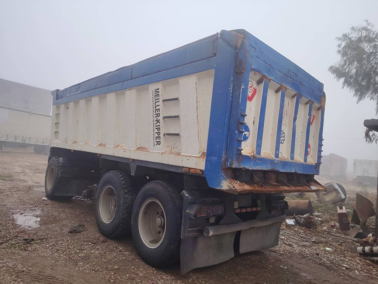 مقطوره للبيع ٧ طوله ٢٠ متر وزنه ١١ ونص مكانه ديالى ***********
