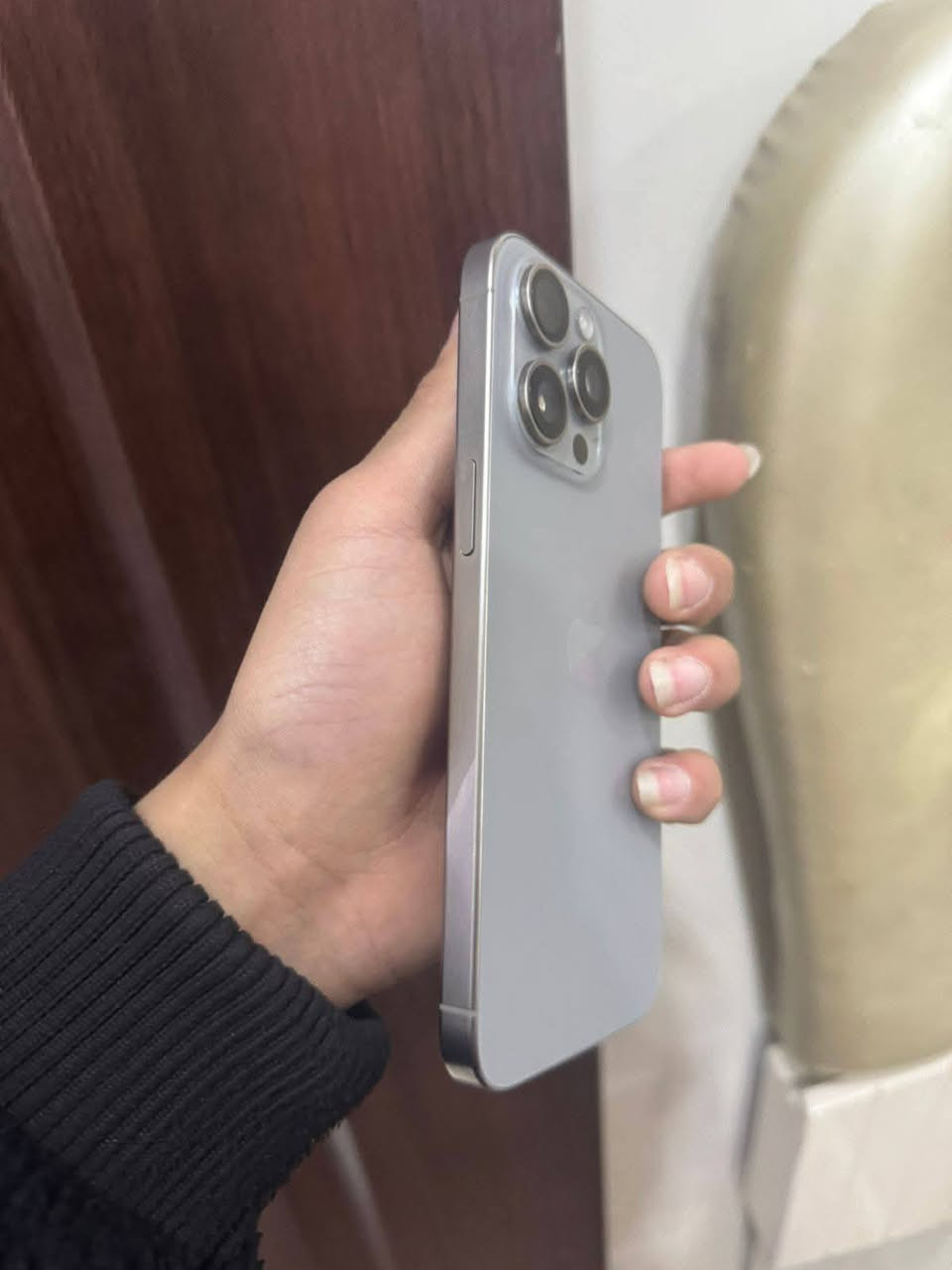 15 برو ماكس للبيع
ذاكرة 256 
بطارية(84)🔋
مكفول كفالة عامة (مامفتوح)
فقط بي سواد صغير من فوك ممبين 
ماستر AA/A +كارتونتة موجودة 
نظافته 100/100
السعر:725 وبي مجال 🔥🔥
العنوان: بغداد:مصفى الدورة 
للاتصال:***********
