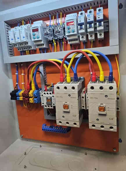 الحمد لله دائما وأبدا ...
اكمال بورد سيطرة ٣ مراحل ...

Ls korea ...

تم نقل الكنترول الى مكان العمل ....

القدرة للسيطرة الكهربائية  
***********
