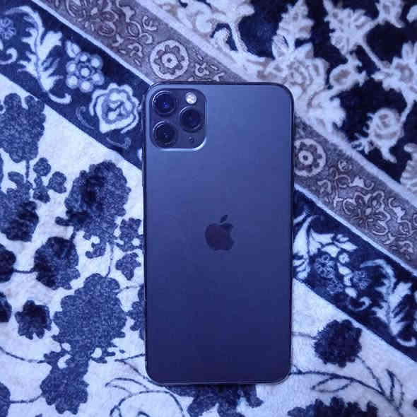 آيفون11برو ماكس مستبدل شاشه وضهر وفيس إيدي غير شغال السعر 250 وبي مجال الرقم *********** تواصل واتساب فقط
