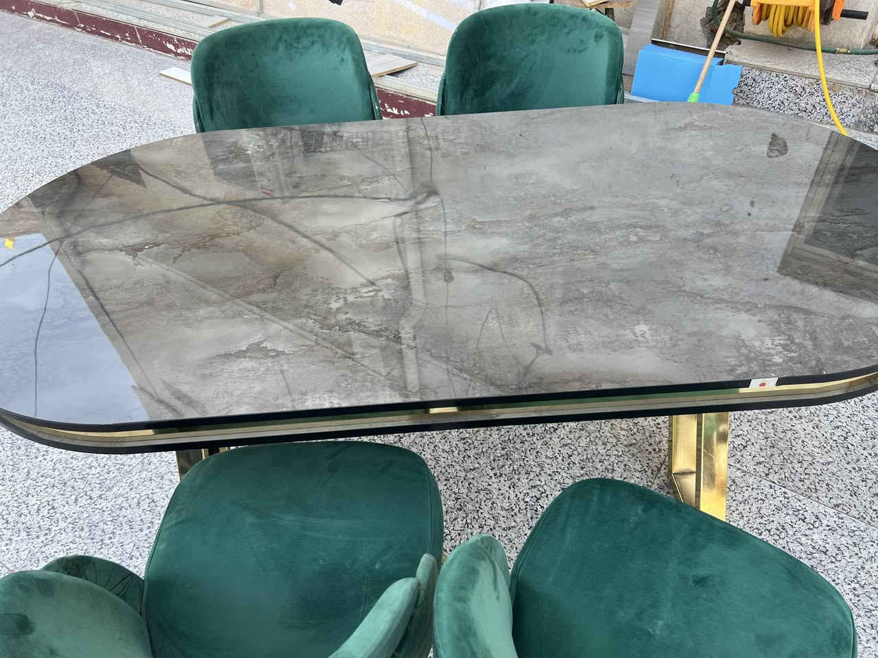 ميز طعام 4 كراسي مستخدم؛(250 ألف) وبيه مجال للاستفسار مراسلة الصفحة او الاتصال على ***********
