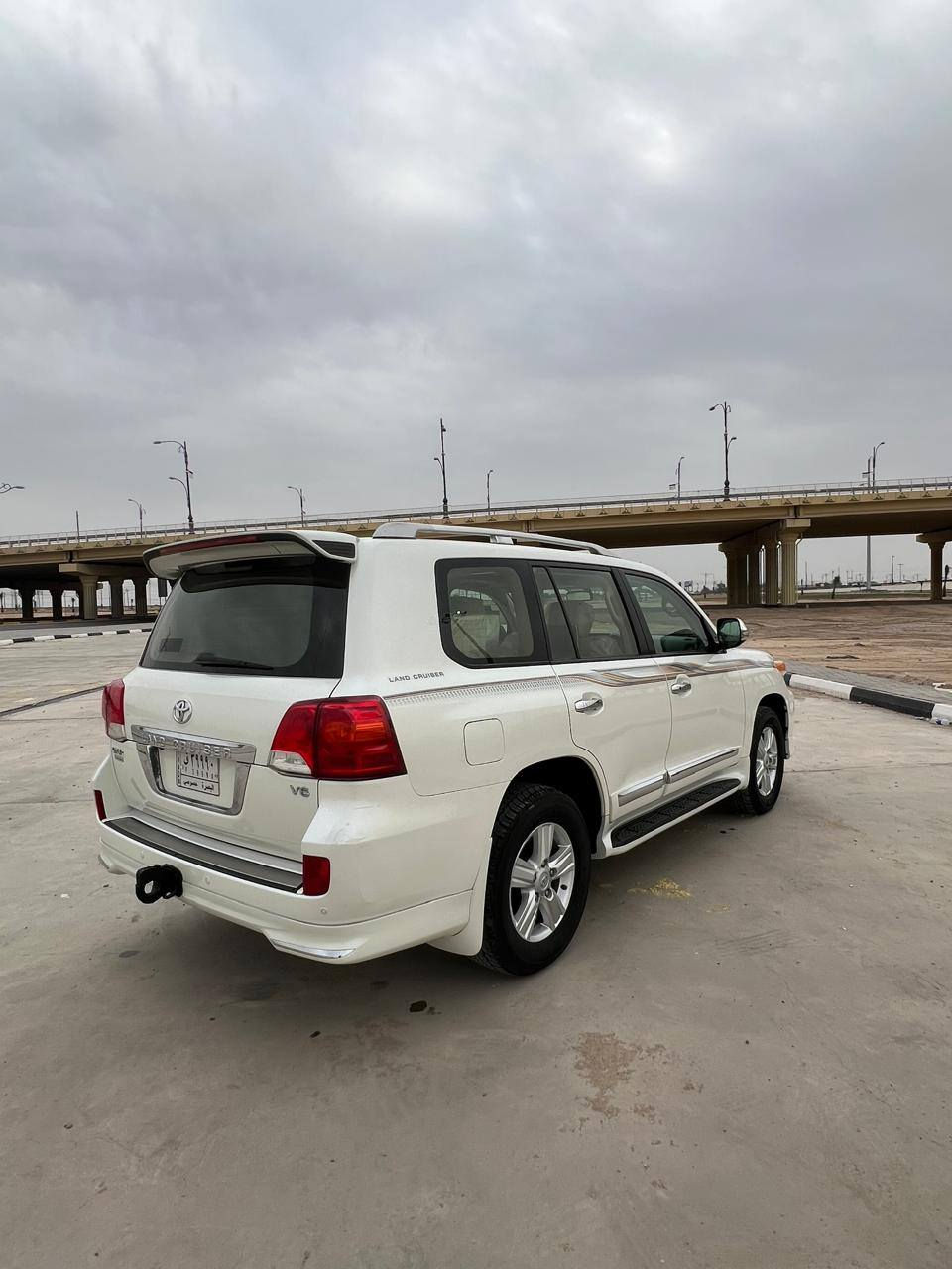 ‏سلام عليكم الانكروز موديل 2015 اصل جديده أربيل محوله بصره رقم مميز سنويه 2028 تحويل 6سلندر محرك برغي ما مفتوح بيه محرك وكير حداديه جدد طخم تاير فول فتحه 1/1 كفاله عامه صبغ+فتح+بارد جديده جاهزه مكان سياره بصره بيع فقط مكلف بنشر شراي اتصل *********** سعر 395 وبيه مجال
