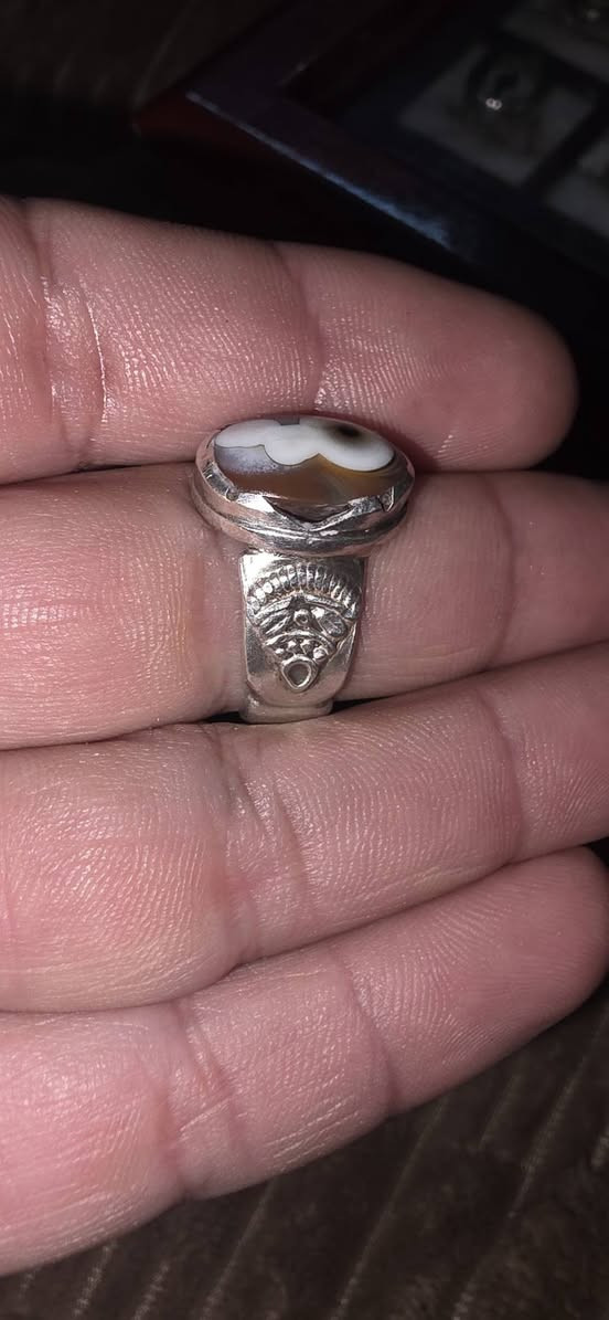 ياالله قطعه نادره من السليماني الاحمر قطعه مختلفه شرط خامه قديمه صياغه يدويه بغداد ***********
