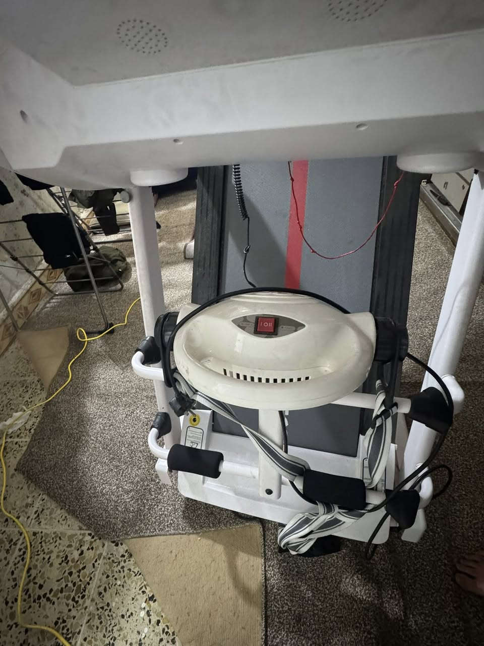 جهاز رياضي لركض و التمارين و القاعات GYM جهاز مستعمل شهر مرتين أو ثلاث مرات مشغلين جهاز نضيف لغاية درجة بشرط شغال و نضافة سعر الجديد ٥٠٠ ألف نفس شركة HOUSE GYM  A55اني أبيعه ٣٧٠ ألف و بيه المجال حك جية العنوان كركوك رقم الهاتف *********** أو *********** أو مراسلة واتس آب
