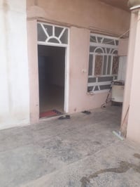 دار تجاري • ٢٠٠م • مقسمة ٣ شقق