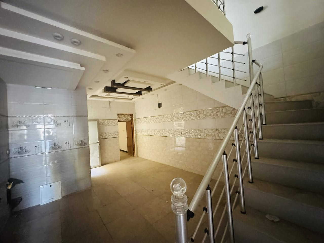 🏠سلام عليكم بيت ١٠٠ متر مطلوب المصرف العقاري مكانه النجف حي النداء المنطقة ٤٦ قريب عله شارع المجمعات يتكون ستقبال مطبخ صاله غرفه صحيات واخليه وخارجيه طابوك جمهوري صب كونكريت طابو صرف 📜شغل مال جناي 
تفاصيل العقار  
تطلوعه  32 مليون وبي مجال بصيط 📝
يبقه  مطلوب المصرف العقاري 
١٠٠ مليون قصد شهري الشهر ٤٣٨ الف 
تغير الكفيل الستفسار ***********📞
يوجد جميع المساحات المطلوب  المصرف ✅ 
(الحساب محضور بله امر بس تعليق )
