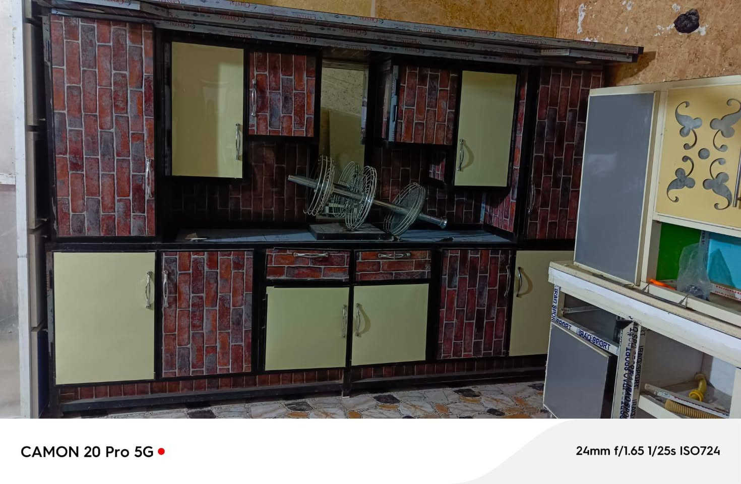 كاونتر تزكام شرط وليس لاصق نضيف ومرتب الشراي يتصل ***********
