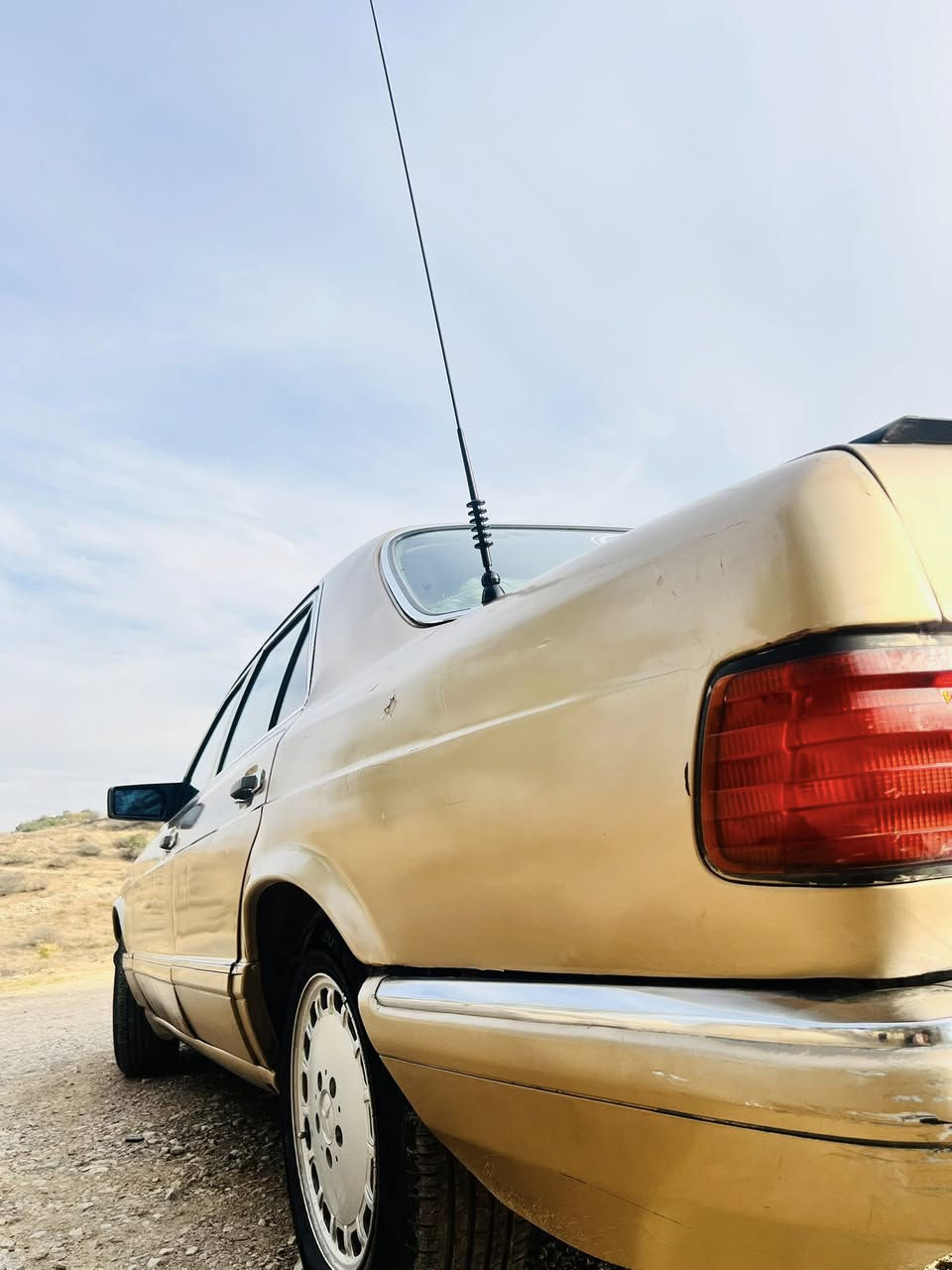 بةناوى خواى گةورة و ميهرةبا
***********
***********
مارسديس ريئايسي موديل ١٩٨٨
گير مةكينة بط ٣٠٠٠
جام كارةبايي 
تةبريد سارد و گةرم 
سلايت 
مةكينة ٦پستن 
دةركة گةورة 
كارةبايياتى بةشةرت 
ئاوينة كارةبايي
ناو زةرد 
تازة پيش و پشتى نوئ كراوةتةوة
تايةيي نوئ تازة بةستراوة 
سةيارةكة تا بليي جوانة 
سةيارةكة ئارم پلاستيك سليمانى 
موس براوة دزيارى هةمووى بةشةرت 
شوين هةولير
