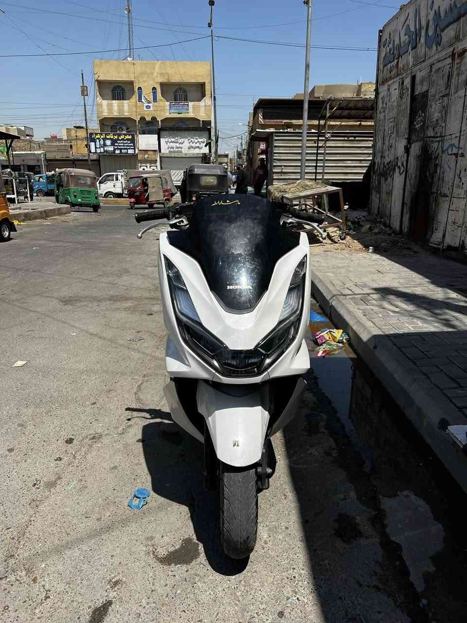 السلام عليكم دراجة PCX كوري جيل الرابع مكينه 160cc مكفوله كفاله عامة عده شخوط بسيطه بل كفرات وحساس الازدحام وحساس الاستان ما يشتغلن دراجة شلعه ومعدل خير من الله وبيها ستيرن رياضي كرزي سعرها 15 وبيها مجال حك الجيه فقط لتواصل ***********
