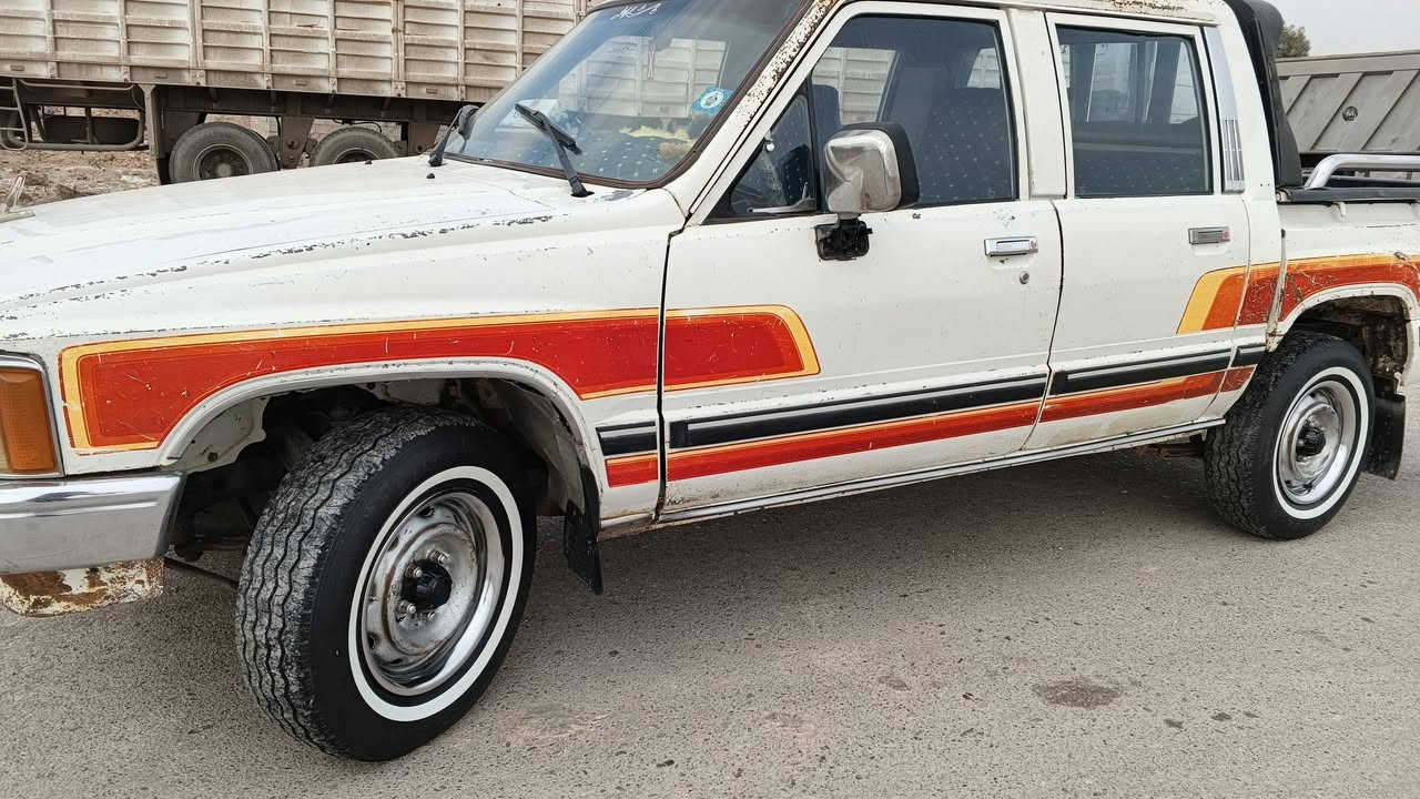 سلام عليكم بيكم البيع رقم ديالى نكليزي مكفوالة من الضربة والصبغ تخم تاير جديدكهربايات كلهة شقلة صدر امامي خلفي جديد داخل جديد بسمي مكاني ديالى السعر 65وبيهة مجال ***********
