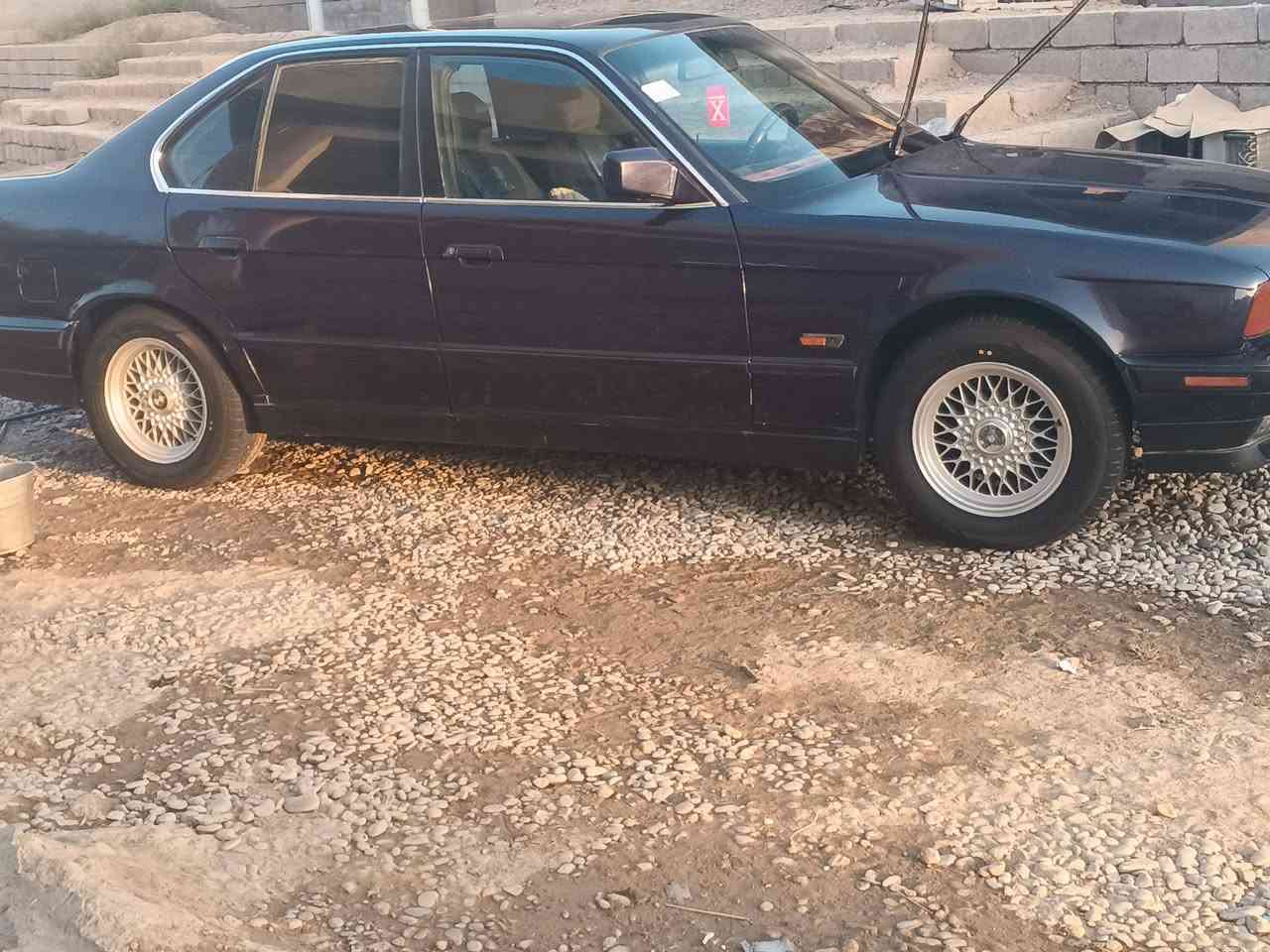 السلام عليكم 
بي ام 525 موديل 1991 رقم صلاح الدين شرط الوكاله وتحويل سياره جاهزه وحلوه كير محرك صدر تواير كله جديد تبريد ثلج تدفئه نار كهربائيات كلها شغاله والباقي شوف العين 
للبيع او مراوس ***********
