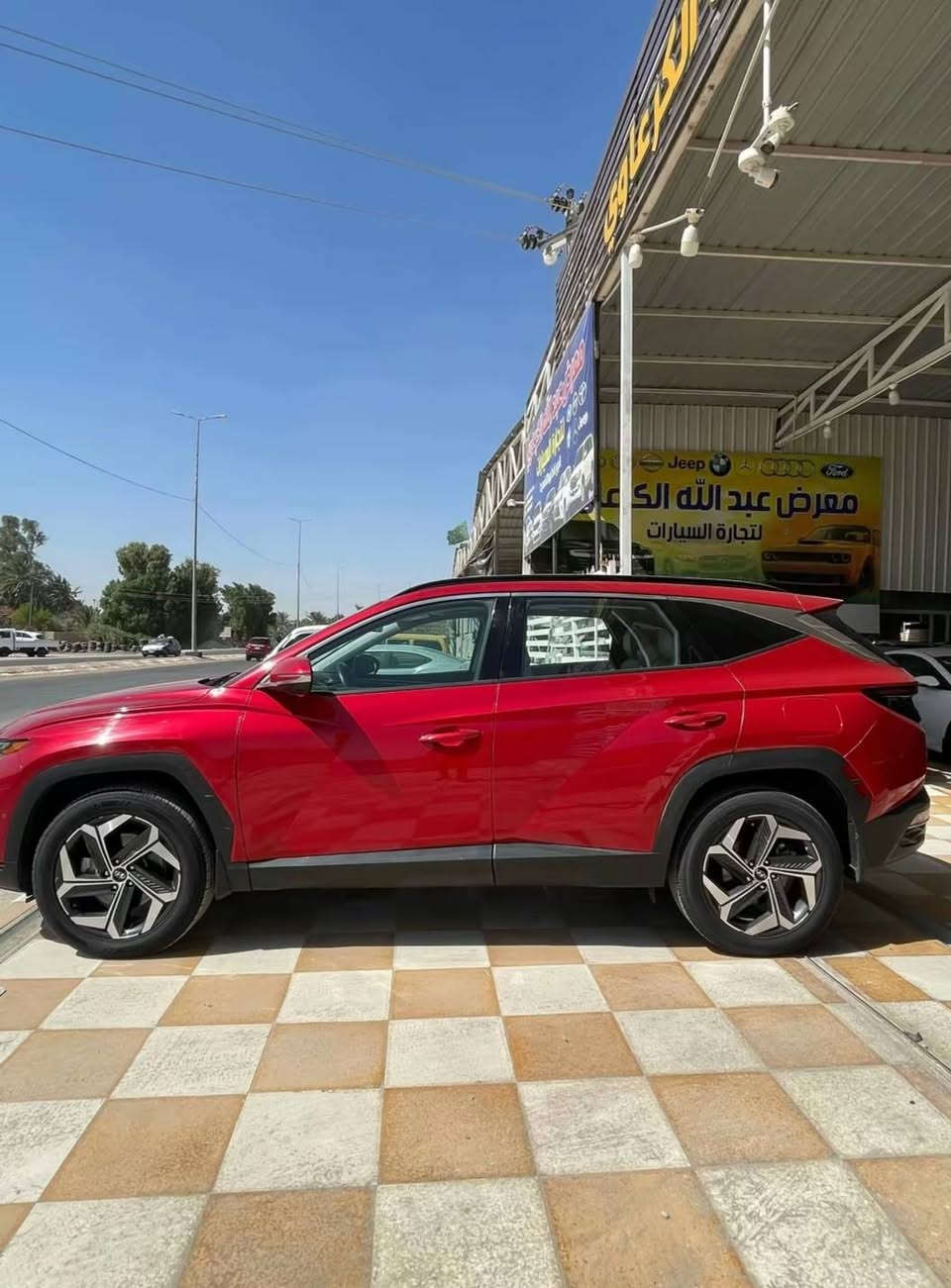 سلام عليكم توكسان لبيع موديل 2023السيارة فول فول  1/1 مواصفات حادث خفيف جدا موجود بل منشور
1.رادارات أمامية+خلفية

2.حساسات أمامية+خلفية

3. اربع كاميرات 360درجة

4.اشاير بل مري +مري كهرباء 

5.عدسات زينون ليد 

6.جنطة كهرباء 

7.تشغيل عن بعد

8.تحريك السيارة للامام +الخلف عن طريق البصمة 

9.كشنات جلد لون أوف وايت مميز 

10.تدفئة المقاعد الخلفية 

11.تدفئة +تبريد المقاعد الأمامية

12.هيتر ستيرن

13.خزن ميموري

14.كشن السائق +الصدر تحكم كهرباء بل كامل 

15.سماعات الشركة العالمية BOOS

16.مانع انزلاق 

18.تحديد مسار 

19. قيادة ذاتية

20.مثبت سرعة

21.شفتات ستيرن

22.اربع مودات قيادة 

23.شاشة عدادات كهرباء +تغير شاشة العدادات حسب مود القيادة 

24.السيارة بصمة

25.سايد بريك بصمة

26.أوتو هولد

27.گير دگم

28.نضام LOCK 

29.نضام نزول المنحدرات

30.شاشة حجم چبير

31.شحن لاسلكي 

32. منظومة تحكم التبريد بل كامل لمس

وبعد اكو هواي مواصفات ما مذكورة السيارة دخول جديد فحص مؤقت تترقم جميع المحافضات 

الضرر . موضح بل منشور الباب خلف السائق مصلح ما مبدل +الچاملغ الخلفي شبر بارد بل چاملغ بدون أيرباك غير هيج مكفولة كفالة عامة

السيارة لون احمر ملكي مميز مو عادي

للاستفسار و معرفة السعر ***********
