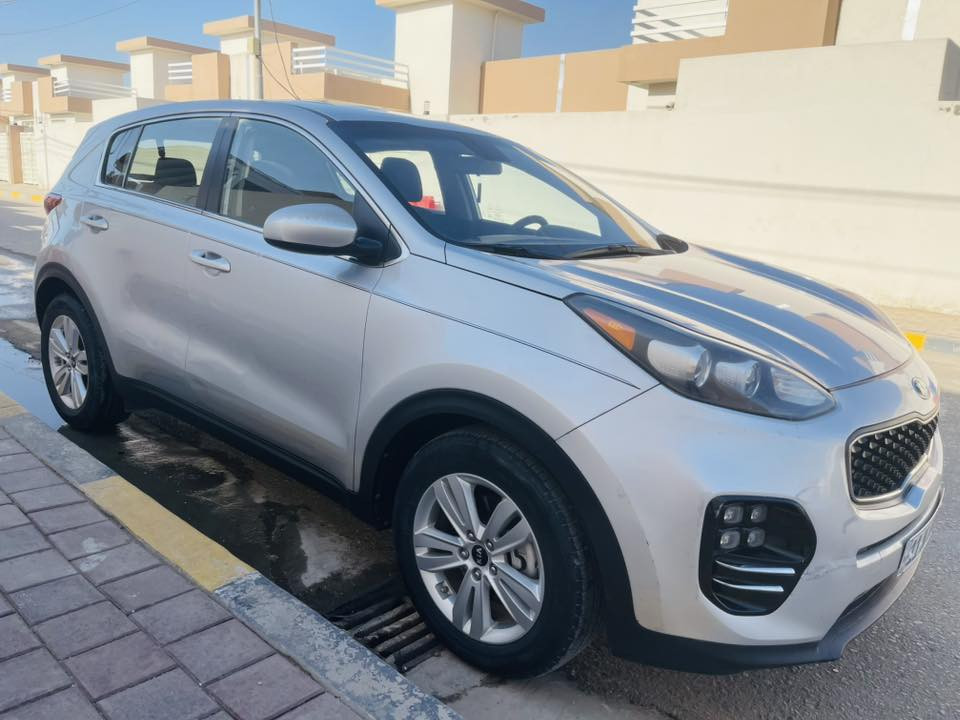 السلام عليكم 

للبيع سبورتج موديل ٢٠١٧ وارد امريكي كلين بدون حادث وبدون صبغ ولا غرق بارد قليل فقط .. 

مواصفات عاديه تحكم وكاميره  ماشيه ٧٨ الف قابل للزيادة

السياره جاهزه من كلشي 

السعر ١٥٨ وبيها مجال للطيبين

مكان السياره بابل / الحله 

***********
