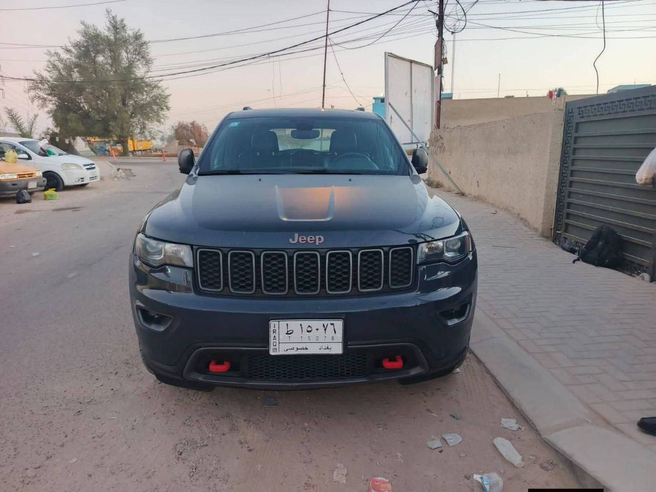 جيب شيروكي تريل هوك 2018 فول مواصفات جكات سلايت نقطة عمياء  وضعيات قياده توقف ذاتي هواي مواصفات معروفه وبدون داخل وبدون اير باك  ماشيه 92 كم بيها 4قطع صبغ  السعر 205  للاستفسار  ***********
